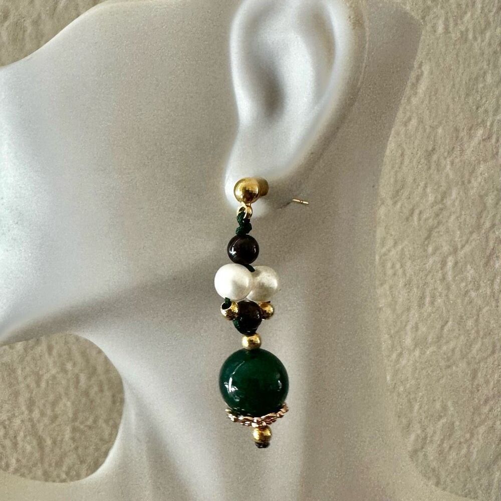 Gold tone green agate and pearl drop earrings - Picture 4 of 6
